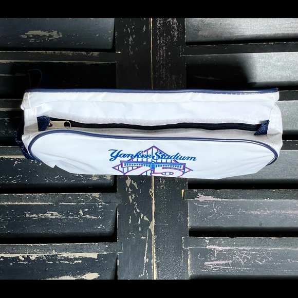 YANKEES Vintage Bell Atlantic Yankee Stadium 75th Anniversary Nylon Toiletry Bag - Picture 2 of 4